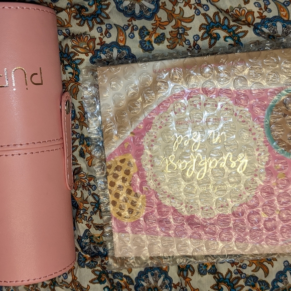Breakfast in Bed eye shadow pallette & PUR brushes